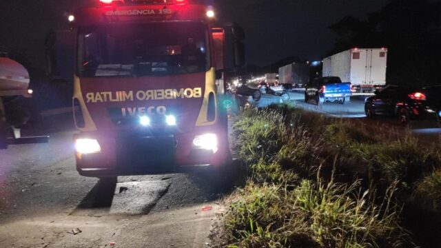 Bombeiros de Goiânia socorrem vítimas de acidente na GO-020