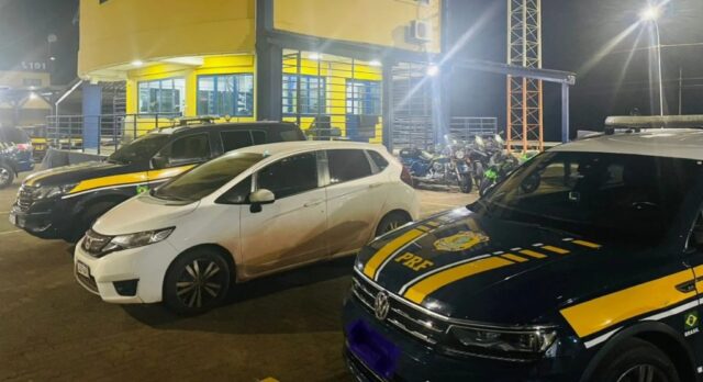 PRF em Uberlândia recupera veículo clonado com registro de furto e prende um indivíduo