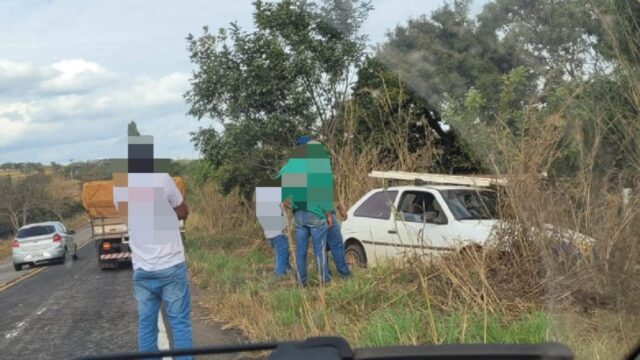 Saída de pista: Motorista escapa ileso em acidente na GO-210, em Davinópolis
