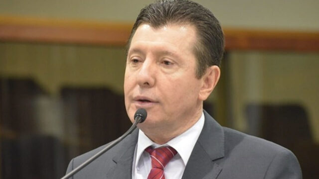 José Nelto apresenta projeto que exige placa em carros para indicar o motorista recém-habilitado