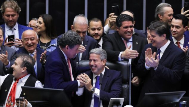 Câmara aprova PEC da reforma tributária