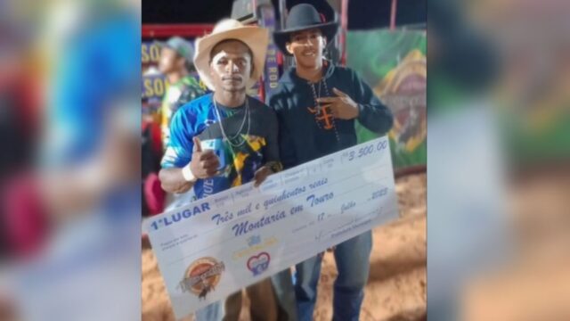 Peão de Goiandira é campeão de rodeio em touros na 32ª Expo Cristalina