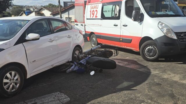 Motociclista fica ferido após colisão com carro de passeio em Catalão