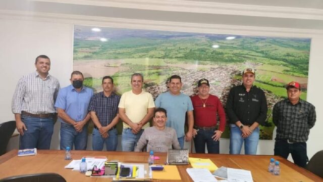 Comissão da cavalgada do 8º Rodeio Show em Ouvidor se reúne para planejar evento tradicional