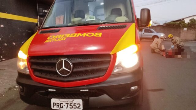 Colisão carro versus bicicleta deixa jovem de 18 anos ferido, em Catalão
