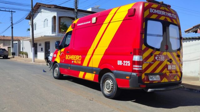 Motociclista não respeita sinalização e colide contra automóvel no Bairro Jardim Paulista, em Catalão