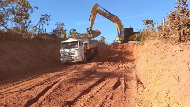 Prefeitura de Ouvidor realiza manutenção das estradas rurais com mais de 30 km de extensão