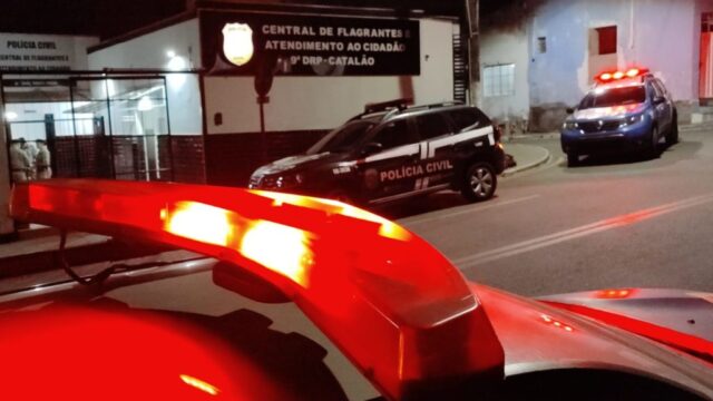 Homem é preso por  suspeita de ameaçar enteada e companheira com faca em Catalão