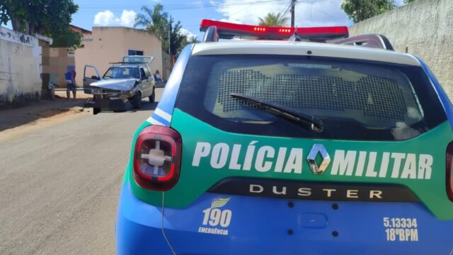 Veículos ficam danificados após colisão em Catalão