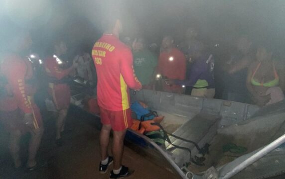 Equipes do Corpo de Bombeiros estão mobilizadas em busca do piloto desaparecido em acidente no Rio Araguaia