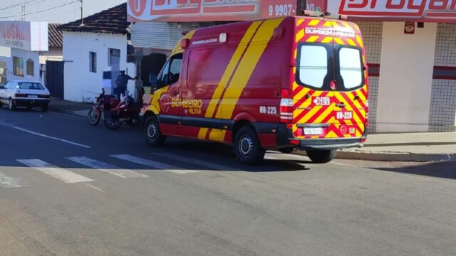 Colisão entre carro e moto deixa mototaxista ferido, em Catalão