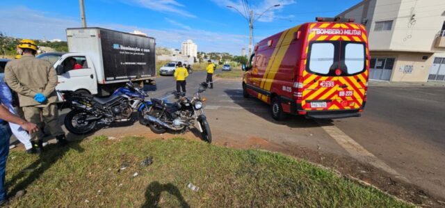 Duas motos colidem no Bairro Santa Helena deixando um ferido, em Catalão