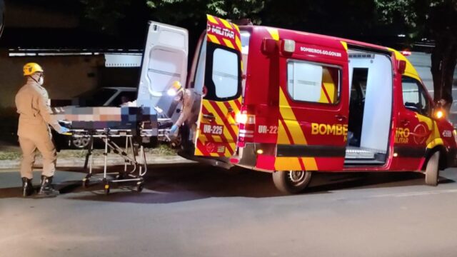 Catalão: Queda de moto deixa mulher ferida no Bairro Pio Gomes