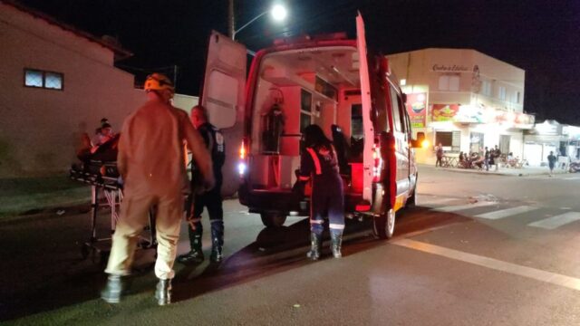 Colisão entre carro e moto deixa uma vítima ferida, em Catalão