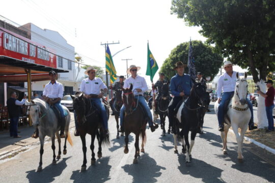 EXPO CATALÃO 2023: 2° Desfile de Comitivas e 1ª Queima do Alho é sucesso reunindo mais de mil pessoas