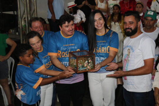 Tradição e muita fé na Entrega da Coroa marca encerramento da 76ª Festa em Louvor à Nossa Senhora do Rosário em Três Ranchos