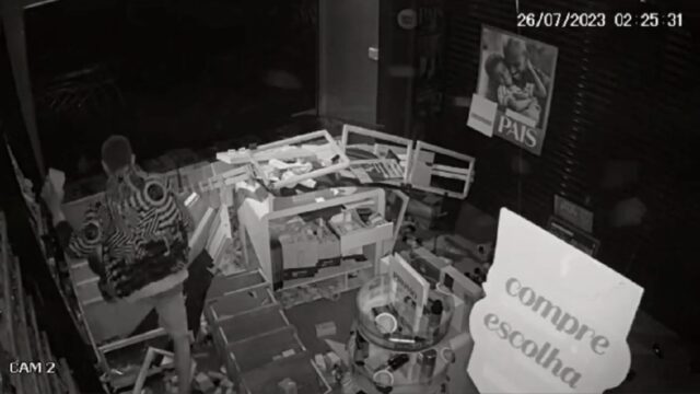 Ação rápida da CPE prende quatro indivíduos e recupera objetos após furto em loja no centro de Catalão; VÍDEO