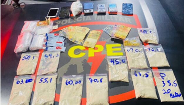 Três jovens são presos e uma menor de 17 anos foi apreendida por tráfico de drogas, em Catalão