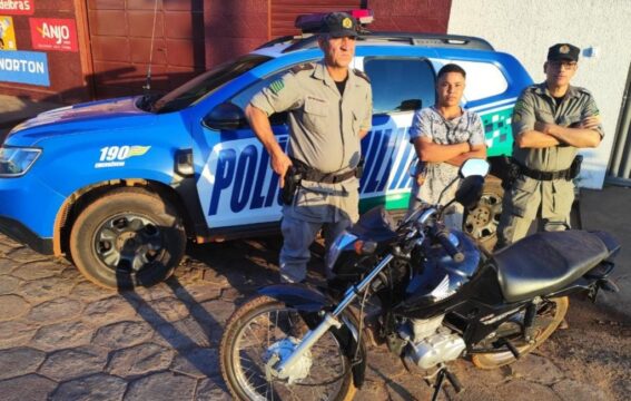 Em Pires do Rio, motocicleta furtada é recuperada pela Polícia Militar e entregue ao seu proprietário legal