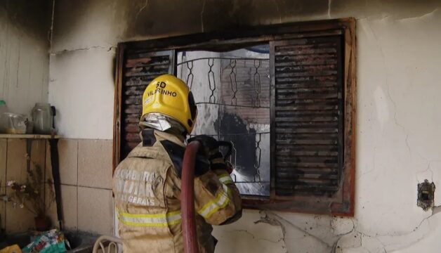 Criança de 5 anos provoca incêndio em quarto ao brincar com isqueiro em Uberlândia