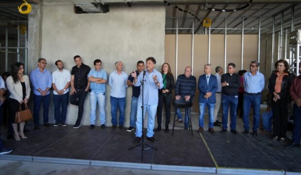 Prefeito de Catalão, Adib Elias, apresenta obras do Hospital Regional para a sociedade catalana e autoridades da região