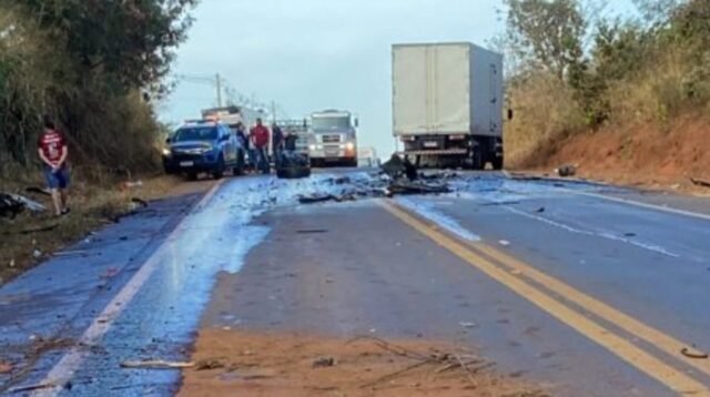 Tragédia na GO-020 em Palmelo: Colisão entre caminhão e carro deixa vítima fatal