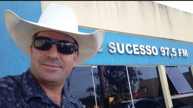 Locutor Emerson Camargo, o "Cowboy do Rádio", está de volta à Rádio Sucesso com o Programa "Arena Sertaneja"