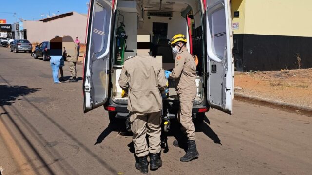 Mulher fica ferida após queda de moto em Catalão