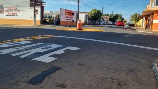 SMTC instala rotatória em cruzamento de alto índice de acidentes, no bairro Nossa Senhora de Fátima