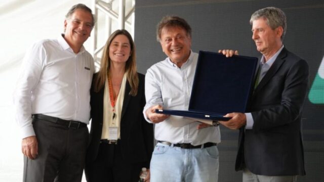 Adib Elias é homenageado pela HPE, na comemoração dos 25 anos da fábrica em Catalão
