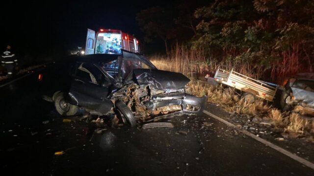 Colisão entre dois carros deixa seis feridos na GO-139 entre Caldas Novas e Piracanjuba