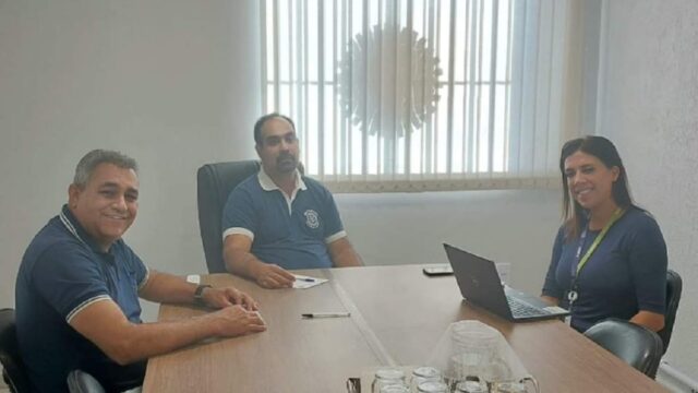 Em reunião com empresa Cmoc, diretoria do Metabase, discute melhorias nos sistemas de refeição e transporte