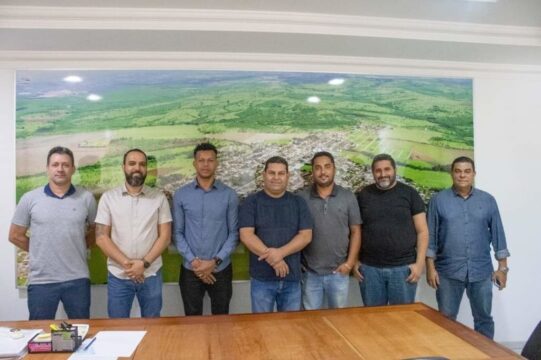 Prefeito Cebinha recebe visita do coordenador nacional do futebol, pelo ministério do esporte Edcarlos