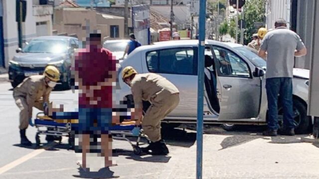 Colisão entre dois veículos deixa uma pessoa ferida no Centro, em Catalão