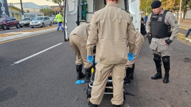 Homem fica gravemente ferido ao ser atropelado por automóvel na Avenida Dr. Lamartine, em Catalão