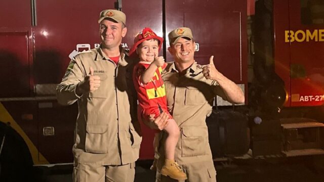 Menino de 3 anos recebe visita surpresa dos bombeiros no dia do aniversário, em Ouvidor