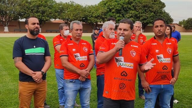 Em solenidade de reforma do Estádio Municipal, ABECAT Ouvidorense apresenta time e comissão técnica à torcida