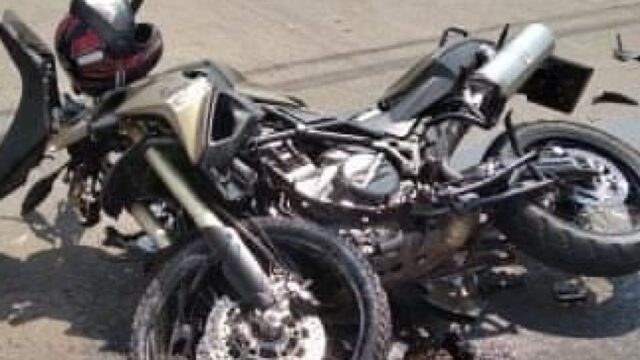 Colisão em cruzamento deixa motociclista ferido em Ouvidor