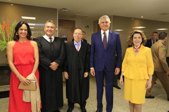 "Tomarão as decisões mais justas dentro daquilo que determina a nossa legislação", diz Caiado durante posse de novos desembargadores do TJ-GO