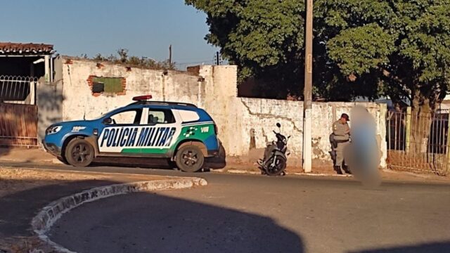Acidente entre carro e moto deixa homem ferido em Catalão