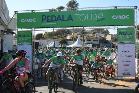 Pedala Tour reúne mais de 1.500 ciclistas em passeio pelas ruas de Catalão