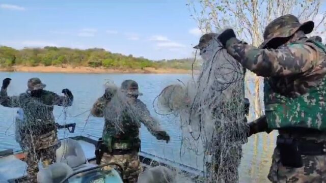 Batalhão Ambiental age contra pesca predatória: redes ilegais apreendidas no Lago Azul em Três Ranchos