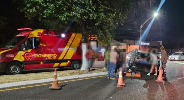 Corpo de Bombeiros socorre motociclista que colidiu atrás de carro na Avenida Dr. Lamartine, em Catalão