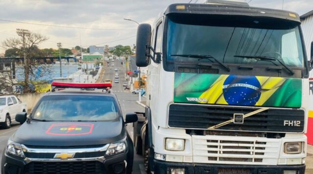 CPE recupera carreta, em Catalão; veículo constatava crime de apropriado indébita