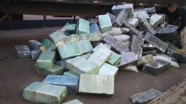 Caminhoneiro é preso com três toneladas de maconha na BR-153, em Morrinhos
