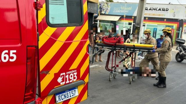 Mulher fica ferida após carro colidir com bicicleta em Caldas Novas