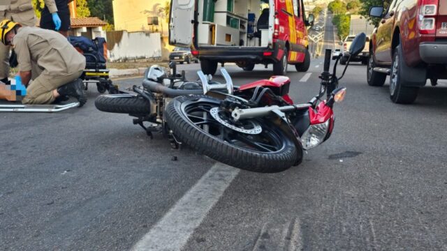 Motociclista fica ferido após acidente de trânsito no Bairro Santa Cruz, em Catalão