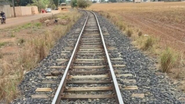 Criança de 7 anos tem pernas amputadas após acidente em linha férrea de Vianópolis