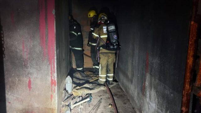 Casa abandonada e utilizada para o tráfico de drogas pega fogo em Araguari