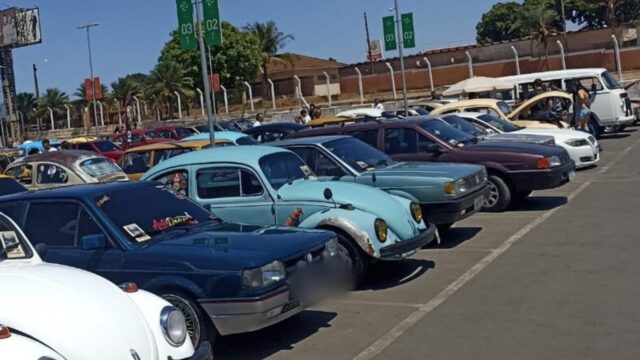 Sucesso total no 4º Encontro de Antigos realizado pelo Auto Clube Garagem dos Lobos no Catalão Shopping